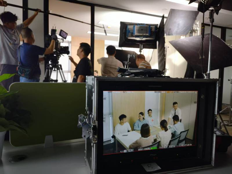 宜兴市TVC拍摄公司：科技产品视觉化大师，诠释未来感与功能美学